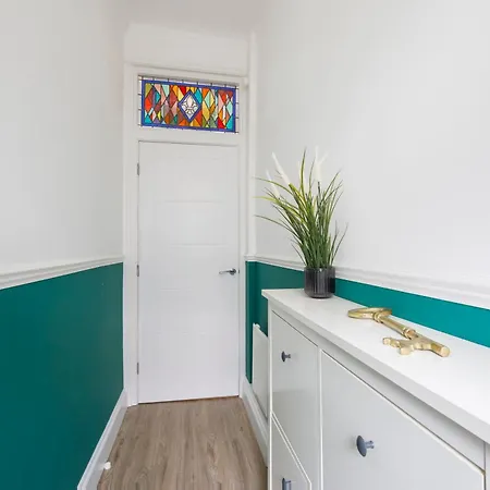 The Milton Sleeps 8 Close To Centre Pet Friendly * 요크