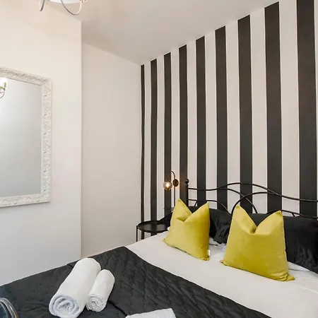 Semesterbostad The Milton Sleeps 8 Close To Centre Pet Friendly *
