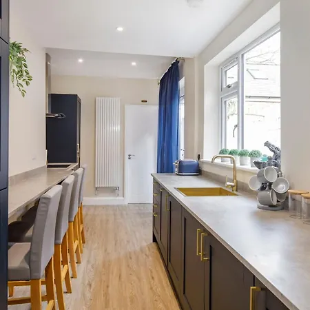 The Milton Sleeps 8 Close To Centre Pet Friendly * 요크