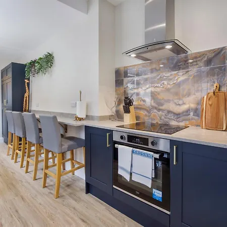 Semesterbostad The Milton Sleeps 8 Close To Centre Pet Friendly *