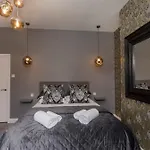 The Milton Sleeps 8 Close To Centre Pet Friendly *