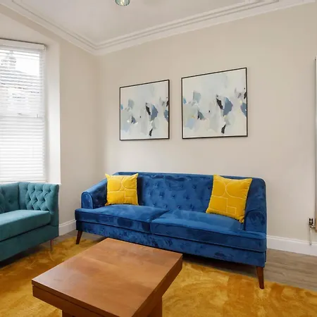 The Milton Sleeps 8 Close To Centre Pet Friendly Holiday home *