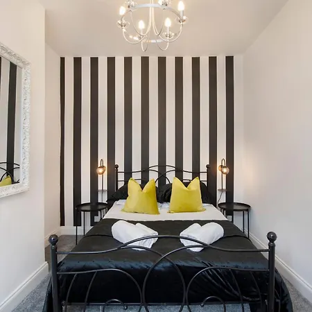 The Milton Sleeps 8 Close To Centre Pet Friendly Holiday home York