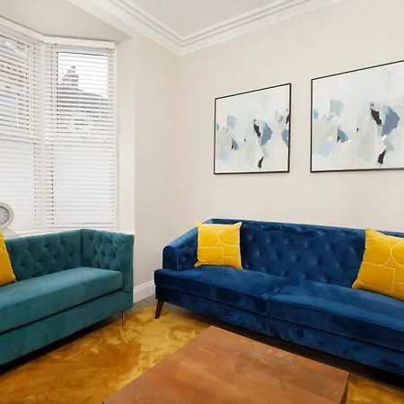 Holiday home The Milton Sleeps 8 Close To Centre Pet Friendly