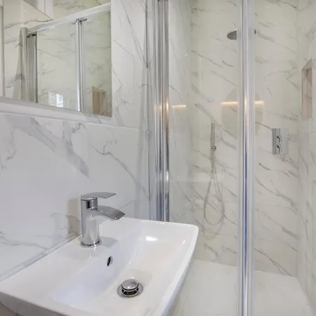 The Milton Sleeps 8 Close To Centre Pet Friendly * York